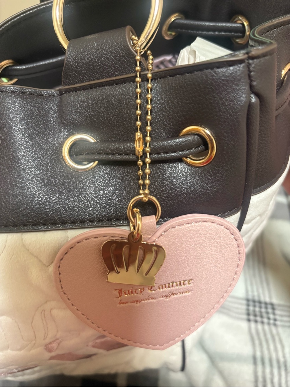 Juicy Couture White Quilted Tote with Pink Logo and Brown Bow Accent - Picture 3 of 5